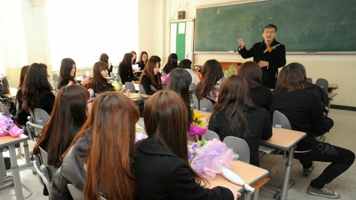 Южнокорейские учителя получают миллионные зарплаты