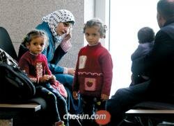 Около 200 сирийских беженцев прибыли в Сеул
